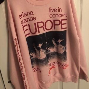 Ariana Grande Live in Europe Crewneck Pink